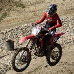 VIDEO: Druhý závod motokrosového MČR pořádal MS Kluky v Jiníně. Přijela i nová česká hvězda Julius Mikula