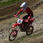 VIDEO: Druhý závod motokrosového MČR pořádal MS Kluky v Jiníně. Přijela i nová česká hvězda Julius Mikula