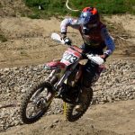 VIDEO: Druhý závod motokrosového MČR pořádal MS Kluky v Jiníně. Přijela i nová česká hvězda Julius Mikula