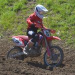 VIDEO: Druhý závod motokrosového MČR pořádal MS Kluky v Jiníně. Přijela i nová česká hvězda Julius Mikula
