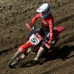 VIDEO: Druhý závod motokrosového MČR pořádal MS Kluky v Jiníně. Přijela i nová česká hvězda Julius Mikula
