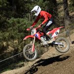 VIDEO: Druhý závod motokrosového MČR pořádal MS Kluky v Jiníně. Přijela i nová česká hvězda Julius Mikula