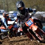VIDEO: Druhý závod motokrosového MČR pořádal MS Kluky v Jiníně. Přijela i nová česká hvězda Julius Mikula