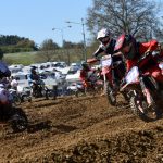 VIDEO: Druhý závod motokrosového MČR pořádal MS Kluky v Jiníně. Přijela i nová česká hvězda Julius Mikula