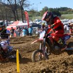 VIDEO: Druhý závod motokrosového MČR pořádal MS Kluky v Jiníně. Přijela i nová česká hvězda Julius Mikula