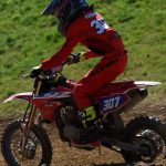 VIDEO: Druhý závod motokrosového MČR pořádal MS Kluky v Jiníně. Přijela i nová česká hvězda Julius Mikula
