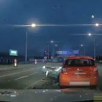 VIDEO: Řidič s 2,6 promile ujížděl policistům ulicemi Budějovic. Zastavila ho až nehoda