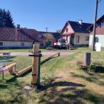 Podříznutá májka na Prachaticku spadla na elektrické vedení. Událost řeší policie