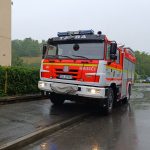 Přívalový déšť a kroupy zaměstnaly hasiče ve Vimperku. Voda zatéká do obchodů, silnice blokují stromy