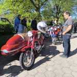VIDEO: Veteráni prvomájových Petrovic se vrátili ke své tradici. Vyrazili na 1. máje