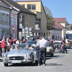 VIDEO: Veteráni prvomájových Petrovic se vrátili ke své tradici. Vyrazili na 1. máje