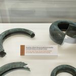 Bronzové kruhy z Písecka patří k pravým jihočeským nálezům. Nová výstava představuje archeologické nálezy z trasy D4