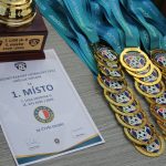 Fotbal: Vybojováno, oslaveno. Mistr ze Čtyř Dvorů dal deset gólů a pak juchal s pohárem