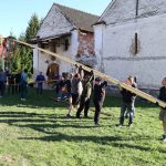 Kolik rukou je třeba k postavení májky? Technologický popis ve Františkově nepotřebují