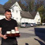 Kolik rukou je třeba k postavení májky? Technologický popis ve Františkově nepotřebují
