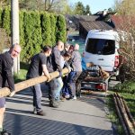 Kolik rukou je třeba k postavení májky? Technologický popis ve Františkově nepotřebují