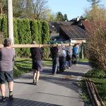 Kolik rukou je třeba k postavení májky? Technologický popis ve Františkově nepotřebují