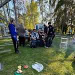 Čarodějnice u Hýlačky: Vítr vyfoukal návštěvníky. Zbyla jen hrstka věrných a vůně buřtů