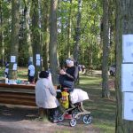 Čarodějnice u Hýlačky: Vítr vyfoukal návštěvníky. Zbyla jen hrstka věrných a vůně buřtů