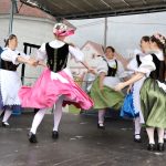 Nad Mutišovem se rozezněl nový zvon. V dešti ho vítaly stovky lidí, kteří se na něj složili