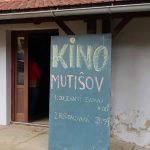 Nad Mutišovem se rozezněl nový zvon. V dešti ho vítaly stovky lidí, kteří se na něj složili