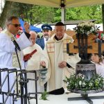 Nad Mutišovem se rozezněl nový zvon. V dešti ho vítaly stovky lidí, kteří se na něj složili