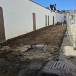 Historická dlažba v Krumlově byla poškozená. Dočkala se opravy