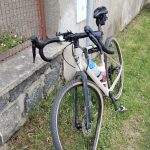 Motocyklista srazil cyklistu u Pechovy Lhoty. Pátrá po něm policie