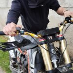 Motocyklista srazil cyklistu u Pechovy Lhoty. Pátrá po něm policie