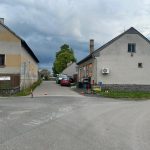 Motocyklista srazil cyklistu u Pechovy Lhoty. Pátrá po něm policie