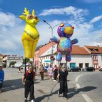 VIDEO: Na Veselských slavnostech nemohla chybět Jízda z kopce na čemkoliv. První místo brala Lužnická perla ze Soběslavi
