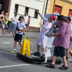 VIDEO: Na Veselských slavnostech nemohla chybět Jízda z kopce na čemkoliv. První místo brala Lužnická perla ze Soběslavi
