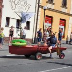 VIDEO: Na Veselských slavnostech nemohla chybět Jízda z kopce na čemkoliv. První místo brala Lužnická perla ze Soběslavi