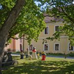 Zámek Bechyně letos překvapí. Současné umění obsadilo historické sály, park i zámeckou sýpku