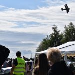 VIDEO. Do Slap u Tábora se sjely historické motorky a auta. Překvapením byla exhibice repliky letounu Avia C4
