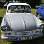 VIDEO. Do Slap u Tábora se sjely historické motorky a auta. Překvapením byla exhibice repliky letounu Avia C4