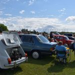VIDEO. Do Slap u Tábora se sjely historické motorky a auta. Překvapením byla exhibice repliky letounu Avia C4