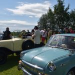 VIDEO. Do Slap u Tábora se sjely historické motorky a auta. Překvapením byla exhibice repliky letounu Avia C4