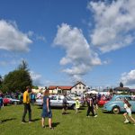 VIDEO. Do Slap u Tábora se sjely historické motorky a auta. Překvapením byla exhibice repliky letounu Avia C4