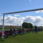VIDEO. Do Slap u Tábora se sjely historické motorky a auta. Překvapením byla exhibice repliky letounu Avia C4