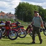 VIDEO. Do Slap u Tábora se sjely historické motorky a auta. Překvapením byla exhibice repliky letounu Avia C4