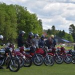 VIDEO. Do Slap u Tábora se sjely historické motorky a auta. Překvapením byla exhibice repliky letounu Avia C4