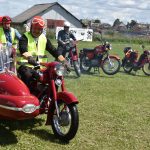 VIDEO. Do Slap u Tábora se sjely historické motorky a auta. Překvapením byla exhibice repliky letounu Avia C4