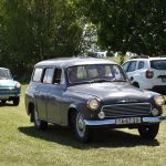 VIDEO. Do Slap u Tábora se sjely historické motorky a auta. Překvapením byla exhibice repliky letounu Avia C4