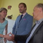Ministr Adam Vojtěch trávil jako kluk prázdniny ve Veselíčku. V Milevsku si prohlédl polikliniku, prošel baziliku a viděl i tátovu školu