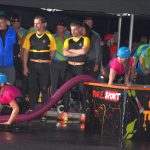 VIDEO. Táborská hasičská liga odstartovala nočním závodem v Tučapech. Některé týmy běžely v hustém dešti