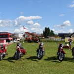 VIDEO. Do Slap u Tábora se sjely historické motorky a auta. Překvapením byla exhibice repliky letounu Avia C4