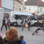 Slavnost Dotkni se Písku je v plném proudu. Před sebou má sobotní program