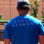 Počasí se umoudřilo a první Škodovku ovládl Krejčí