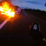 Na dálnici D3 u Sezimova Ústí shořel Mercedes